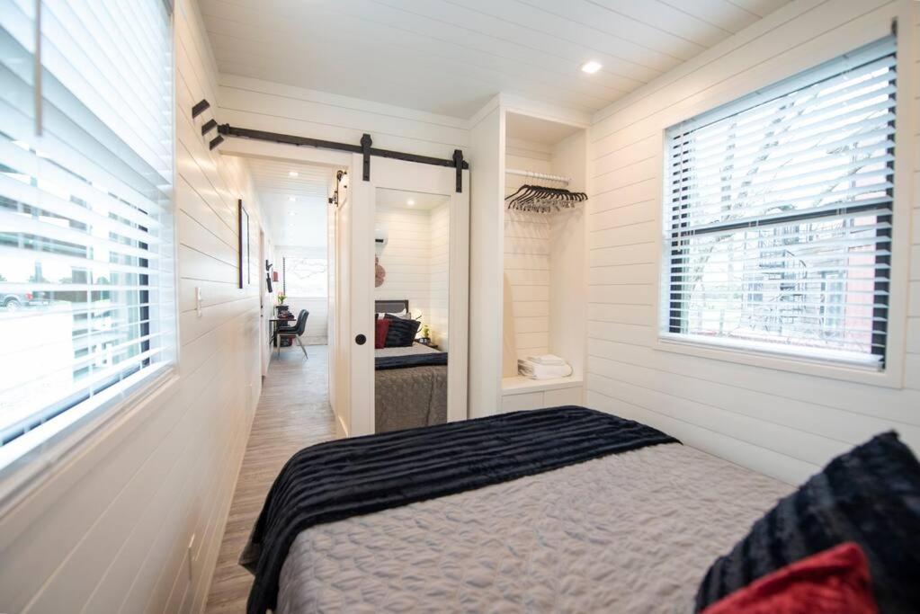 The Merlot House-Container Home 12 Min To Magnolia Bellmead エクステリア 写真