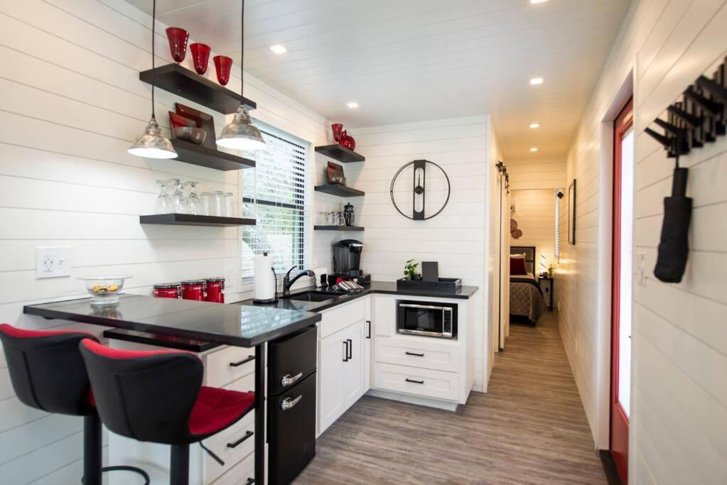 The Merlot House-Container Home 12 Min To Magnolia Bellmead エクステリア 写真